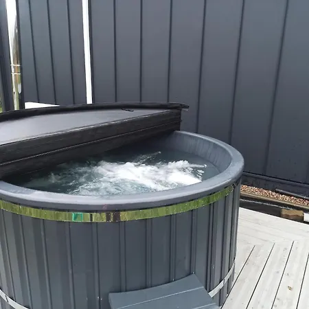 Home, Sauna, Jacuzzi, Air Conditioning Zitzmin