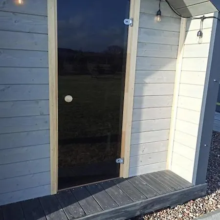 Vakantiehuis Home, Sauna, Jacuzzi, Air Conditioning *